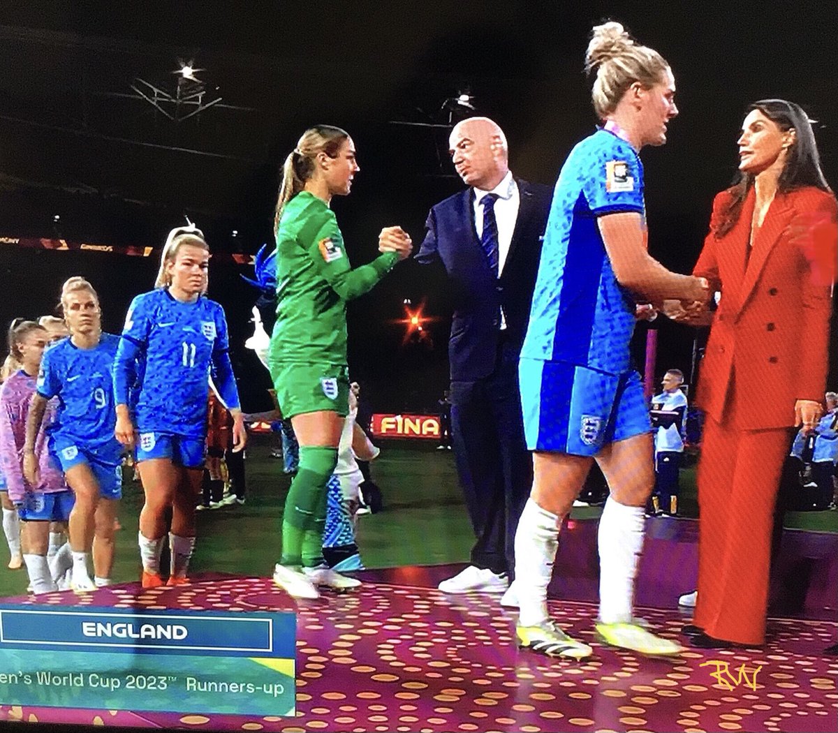 royal whispers tweet media