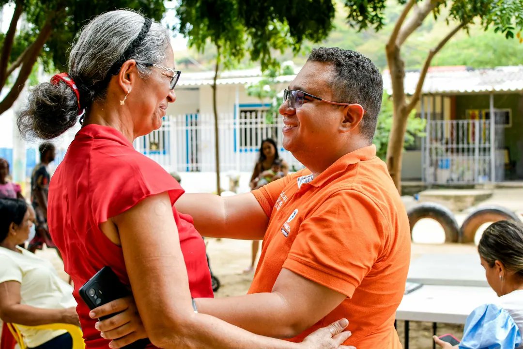 Localidad2_SMR's tweet photo. Estuvimos en el barrio Luis Carlos Galán gracias a la invitación de @promsocialsmr escuchando las problemáticas y buscando soluciones junto a @SECSALUDSM,  @SeguridadSMR, @DesarrolloSMR y Atesa.

Seguiremos trabajando juntos para mejorar la calidad de vida en nuestra #Localidad2 https://t.co/PuiZCGLXDc
