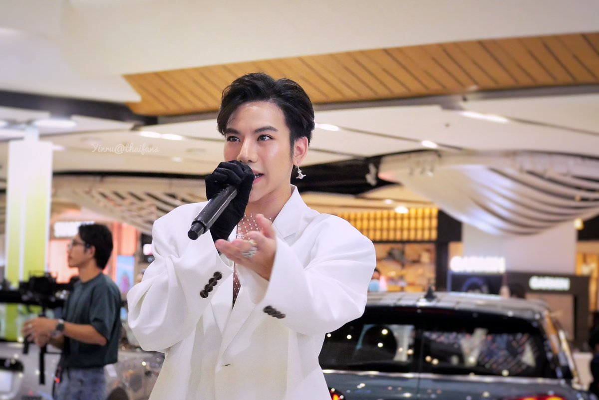 yinru_thaifans's tweet photo. [19/08/2022] #TonThanasit mini concert at #MINIExpo2023 #CentralLadprao 

บรรยากาศมินิคอน 

@tonthanasit #ต้นธนษิต 
#MINITH #BigLove https://t.co/iMHiuTCile