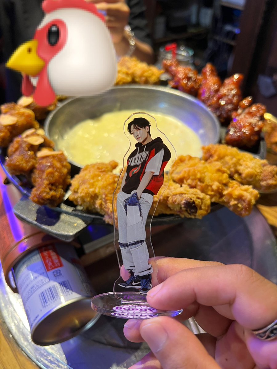 bobby__pepper's tweet photo. UFOチキンコニギ会初だったけど楽しすぎたしバッティングセンターも本物のスイング見れて勉強になりました⚾️
でもなんでバッティングセンターでもアクスタ撮ってんだろうね🤔 https://t.co/VoOQYumua5