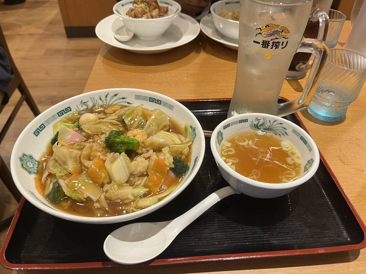MiwaJunTV's tweet photo. First meal in Japan… before and after 😅
That lemon sour hit thooooo 😂

私は日本食が大好きです 🍲 
#おやすみVtuber #japanesefood https://t.co/5Egl1dwJVK