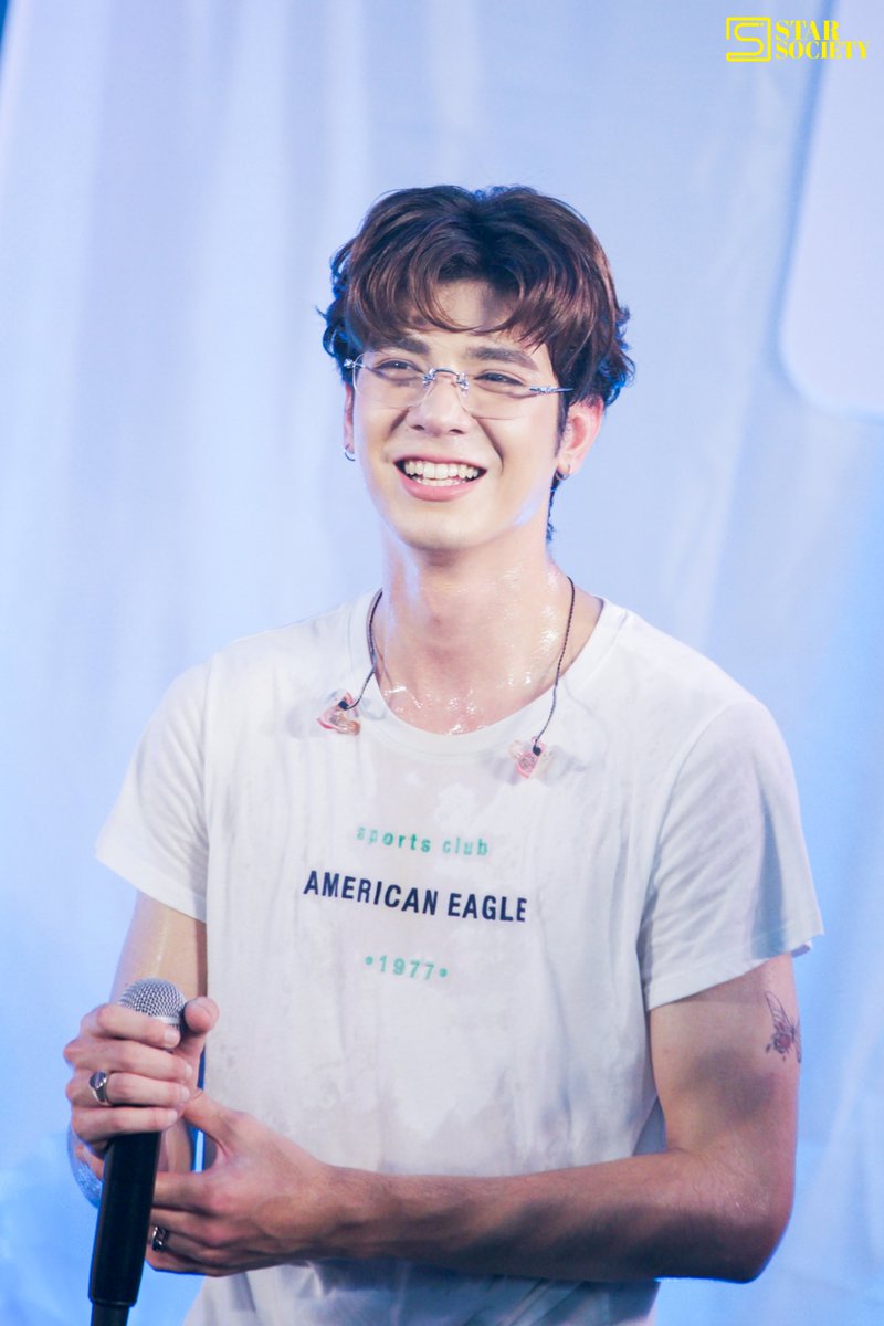 STARSOCIETY_TH's tweet photo. หนุ่มๆ #ATLAS Special Guest ในงาน "NIVEA THE FEATURING BRIGHTEN UP YOUR DREAM"

#สเปเชียลเกสท์แอทลา���บุกสยาม
#ATLAS_TH 
#ErwinATLAS #MuonATLAS #TadATLAS https://t.co/SPSiahIBlR
