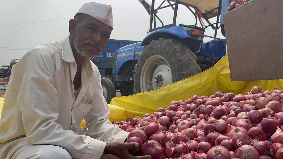 प्याज़ के निर्यात पर 40 फ़ीसदी ड्यूटी के विरोध में नासिक के व्यापारियों ने अनिश्चितकाल के लिए मार्केट बंद की 
#onion 

भारत सरकारने कांद्याच्या निर्यातीवर 40% कर आकारल्याच्या निषेधार्थ उद्यापासून नाशिक जिल्ह्यातील सर्व कांदा मार्केट बेमुदत बंद ......
*नाशिक जिल्हा व्यापारी…