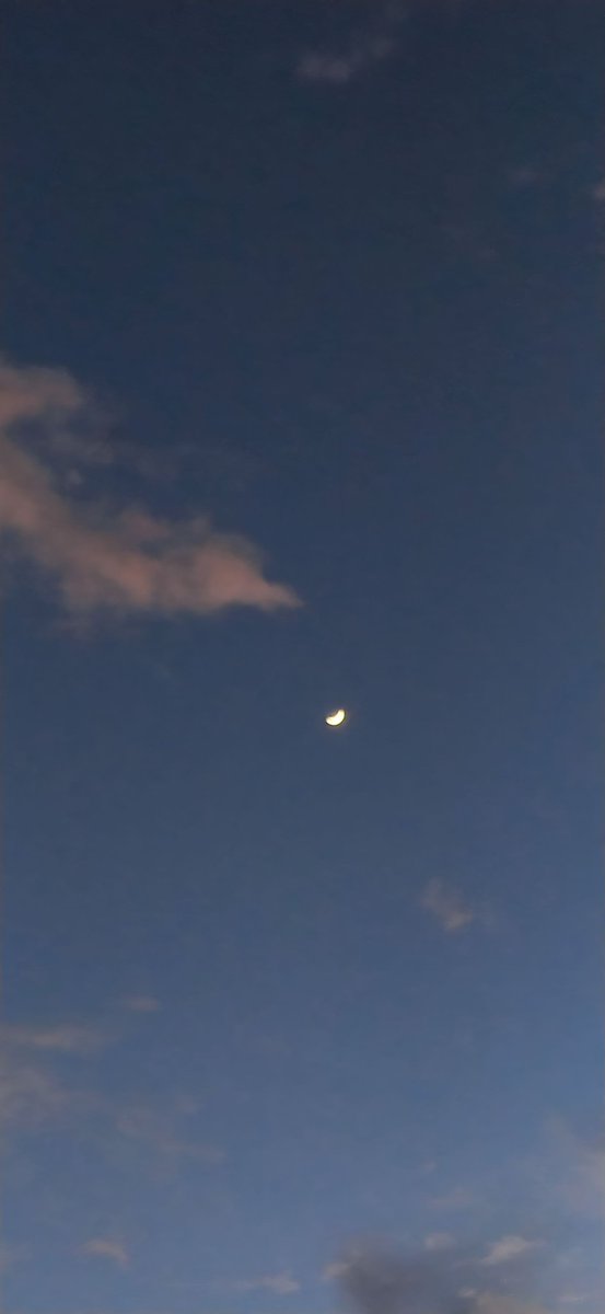 FullSun86694833's tweet photo. Langit yang kita tatap sama!
Tapi...yang gak sama itu perasaan mu ke aku https://t.co/Ym1Eai4XDn