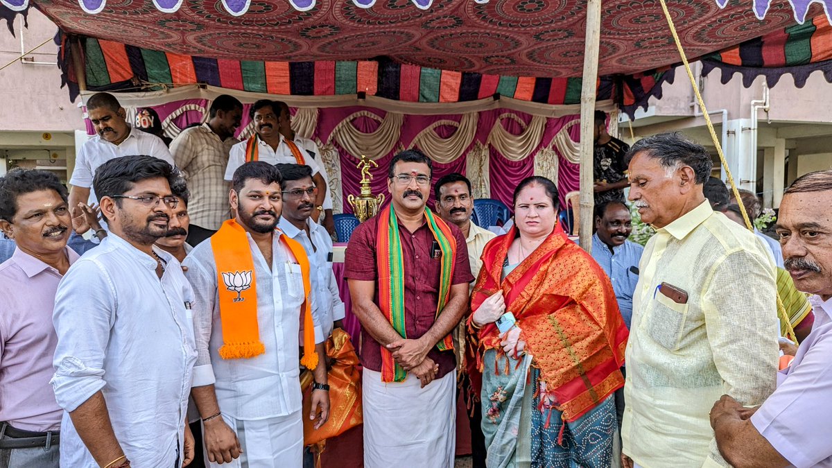 JeevaRBJP's tweet photo. திருவள்ளூர் மேற்கு மாவட்டம், ஆவடி கிழக்கு மண்டல், திரு வி.ஸ்டாலின் அவர்களின் ஏற்பாட்டில் . மாவட்ட துணைத் தலைவர் திரு முல்லை ஞானவேல் அவர்களின் முன்னிலையில். சிறப்பு அழைப்பாளராக திரு Ashwin Rajasimha Mahendra அவர்கள் கலந்து கொண்டு பரிசுகள் மற்றும் கோப்பைகள் வழங்கி ஊக்குவித்தோம். https://t.co/rXQZyurRlZ