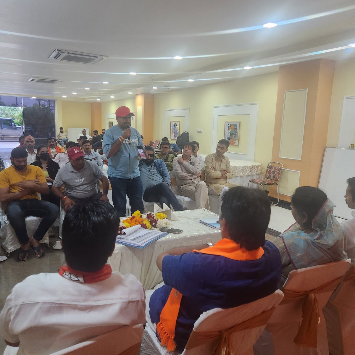 MLASandipDesai's tweet photo. विधायक प्रवास कार्यक्रम के अंतर्गत आज मध्यप्रदेश के इंदौर विधानसभा क्षेत्र क्रमांक 5 के  ��ोशल मीडिया के प्रभावशाली व्यक्तियों एवं इनफ्लूएंसरो से संवाद किया इस अवसर पर श्री मलय दीक्षित,श्री संयम जैन एवं श्री राहुल सोनी उपस्थित रहे। https://t.co/8QUrDRihgO