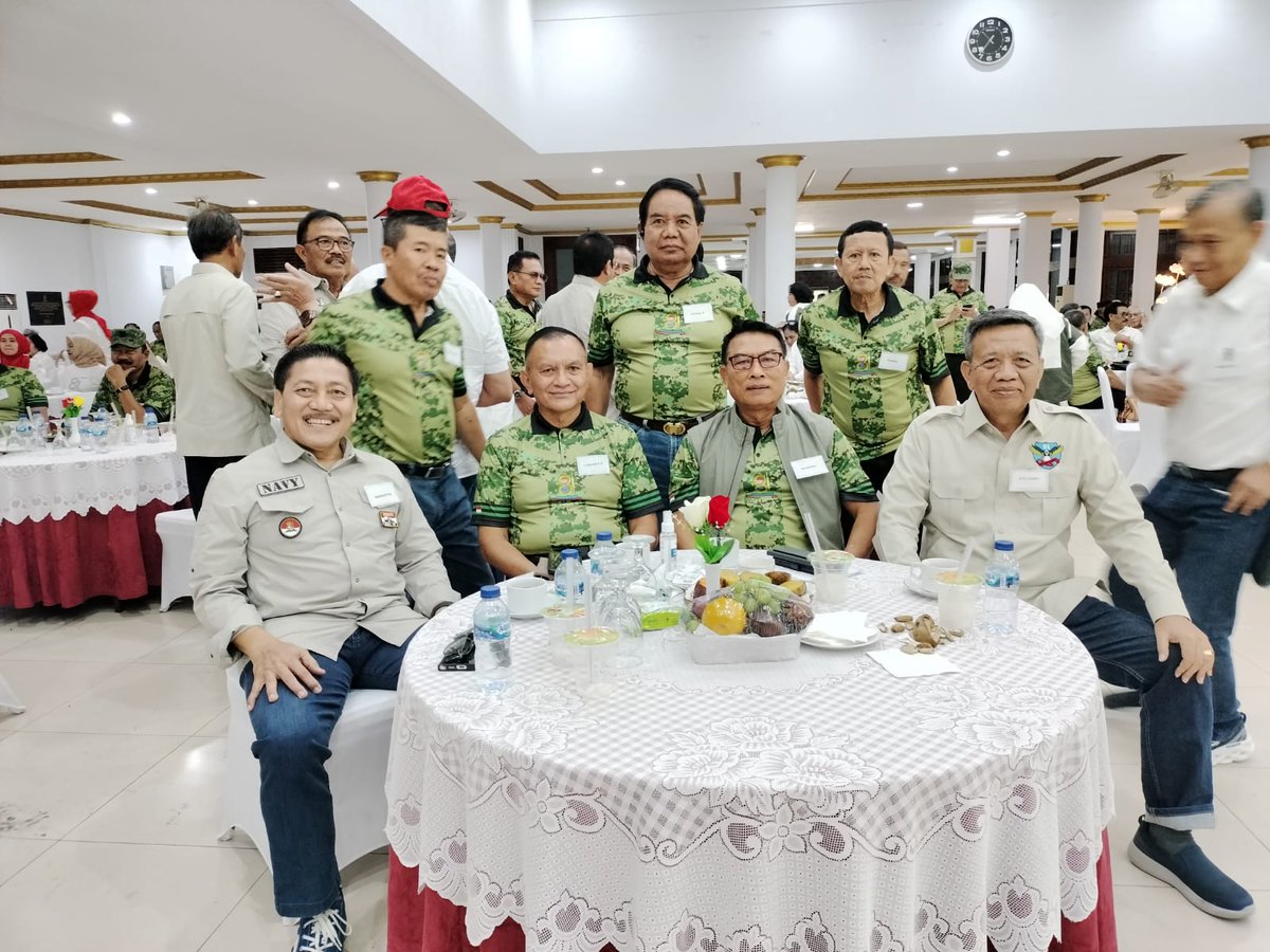 eedhazz______99's tweet image. Para Jenderal (Purn) dari AD,AU,AL,Polri,siang ini berkumpul di Halim,Jakarta dalam Reuni Angkatan 81 #halim #reuni