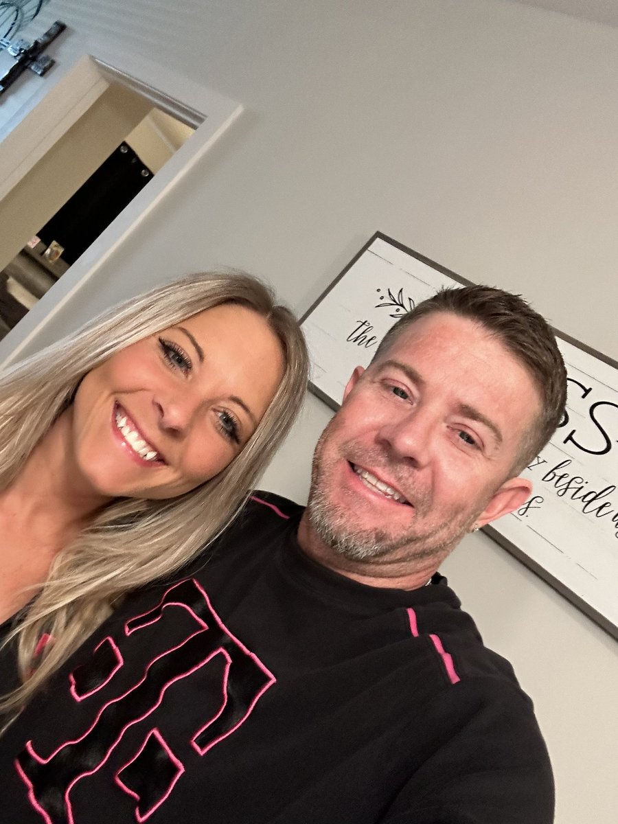 Sunday Funday!!
Come see us today!! 
We have some awesome deals!!
#teammagenta