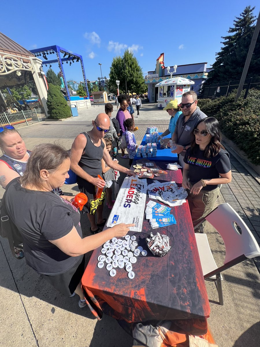 We had the best time with this Random Act of Sweetness! We partnered with @DorneyParkPR & @UnitedWayGLV to treat our community school families to a sweet day at the park and brought awareness to all things United Way! #partnership #centuryofsweetness #randomactofsweetness