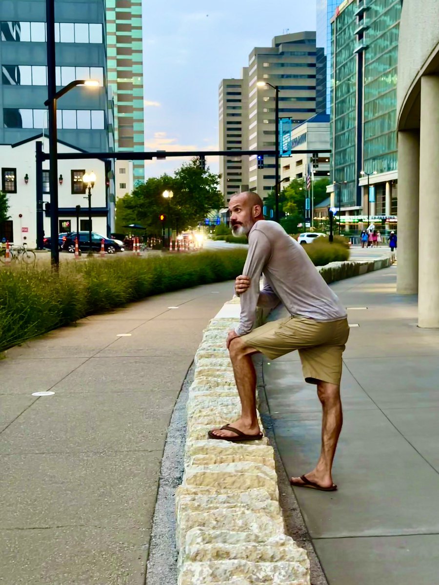 JamiePike32's tweet photo. Date nights in Lexington when you’re 40 are so breathtaking—in the most gentle and awe-filled ways. A hand-held stroll taking in the sights, a ride on motorized scooters & popping into our old stomping grounds to see old friends while sipping on free water. I’m here for it. @pikelove2 💋 #soberlife #datenight #lexingtonky