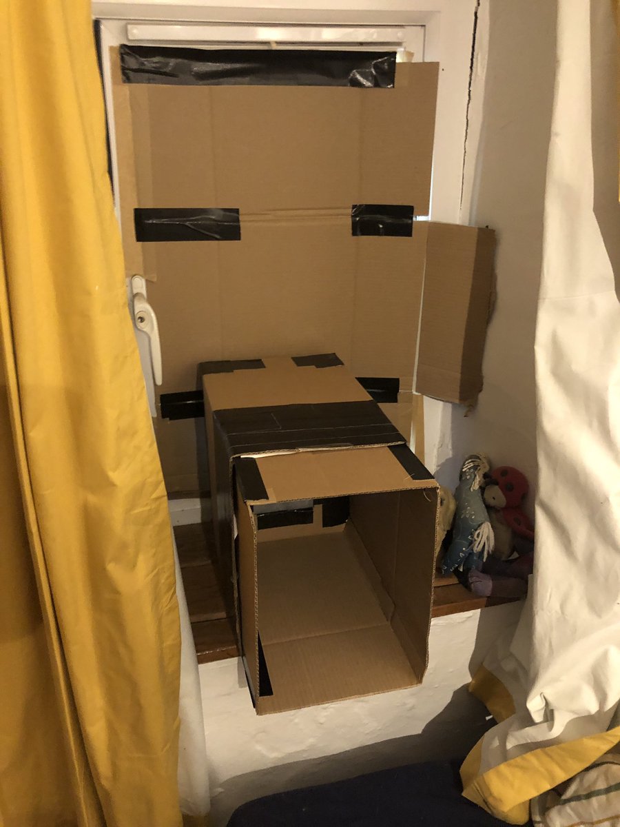 TobyVPhoto's tweet image. That #projectorlens has made it into a #CameraObscura 
I’m live streaming the outside in analogue! No HD. No cables. It’s in full colour and everything.