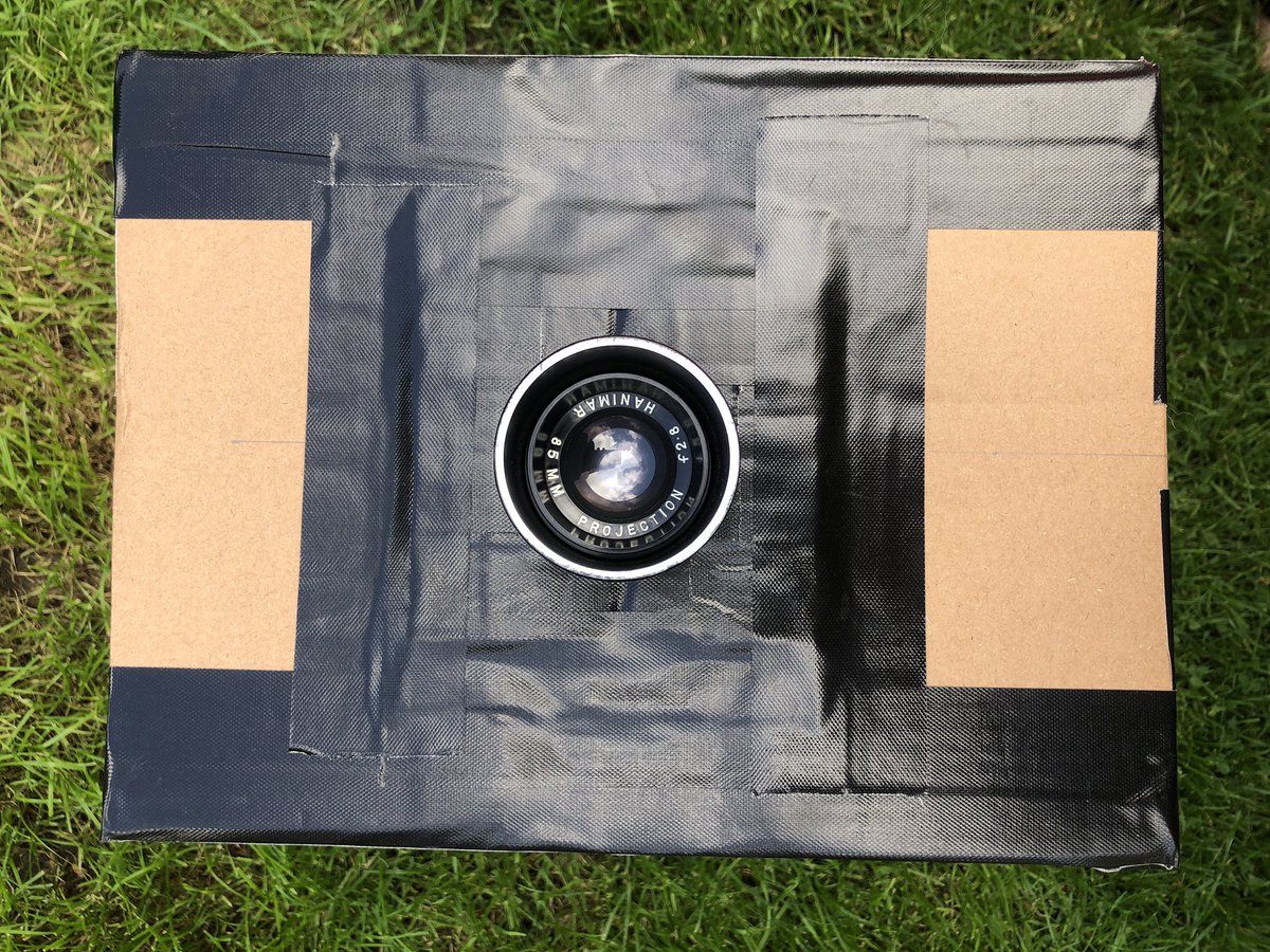 TobyVPhoto's tweet image. That #projectorlens has made it into a #CameraObscura 
I’m live streaming the outside in analogue! No HD. No cables. It’s in full colour and everything.