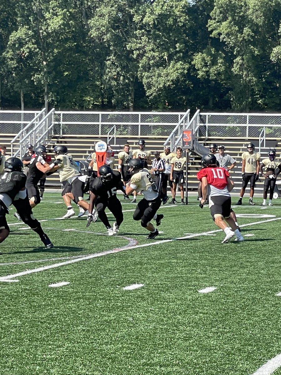 New England Football Journal ® 🏈 (@newftbj) on Twitter photo Running back Kyle Cichanowsky is a horse. He is poised for a big season for the Bulldogs. Bryant will pound it behind their big offensive line. <a href="/BryantUFootball/">Bryant Football</a> #CampVisit Running back Kyle Cichanowsky is a horse. He is poised for a big season for the Bulldogs. Bryant will pound it behind their big offensive line. <a href="/BryantUFootball/">Bryant Football</a> #CampVisit