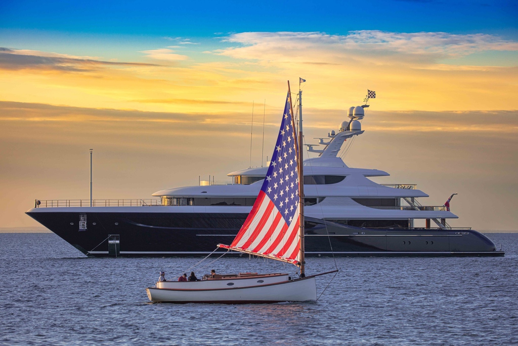 Sunset in Edgartown Harbor Marthas Vineyard.  #edgartown #edgartownharbor #martha'svineyard #marthasvineyard #massachusetts #superyacht #yachtlife #sunsetsail