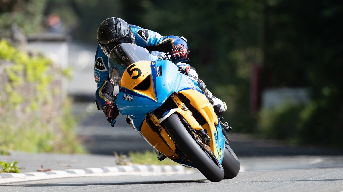 ManxGrandPrix's tweet image. The MGP Classic Superbike and the MGP Senior bikes are out under the sun getting the qualifying laps in

#MGP23 #Roadrace #Motorsport