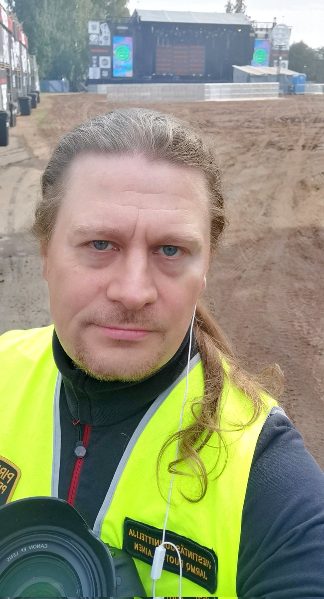 JapeRuot's tweet photo. Tänään @pirkanmaanpela suoritti  viranomaistarkastuksen Blockfestiin. Oli ilo seurata, millä pieteetillä ammattilaisemme tekivät työtä, jotta tapahtuma olisi turvallinen kaikille. Minun työtäni on tuoda tämä arvokas, mutta näkymätön työ #viestintä keinoin näkyväksi. @Pirha_fi https://t.co/4QIrGlAmub