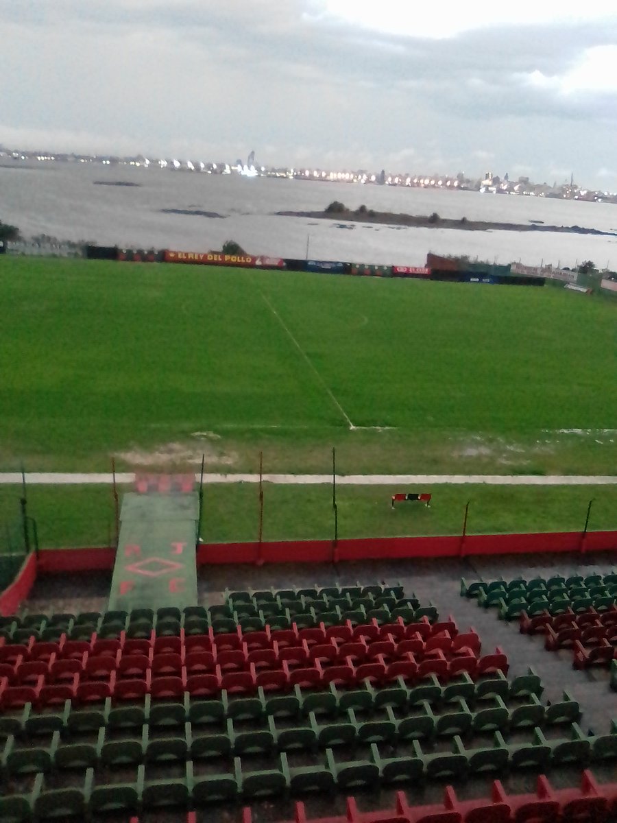 Se van , vienen , lo que nosotros tenemos que esperar es que los que se quedan sientan y tengan el hambre de gloria de subir con un grande , la plata si pesa pero el honor y el respecto a la larga pesa más , rampla y poca cosa mas