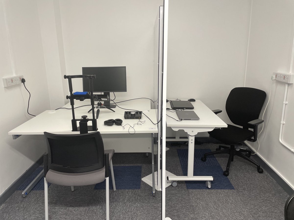 RogersVivienne's tweet image. Thanks ⁦@Stella_xhe⁩ for helping sort out our new #eyetracking lab! ⁦@SwanseaUni⁩ ⁦@Swansea_AppLing⁩ #research #language #processing