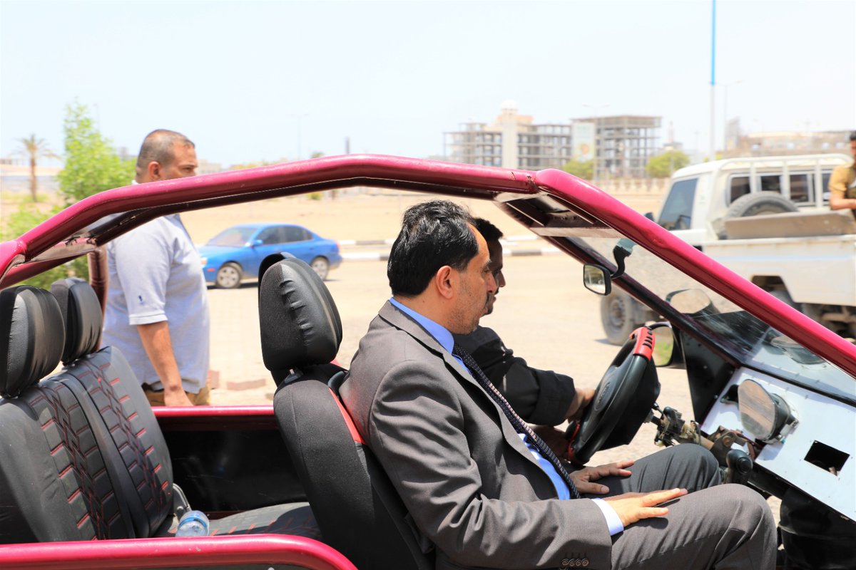 naife_albakry's tweet photo. أستقبلت أمس بديوان عام الوزارة، المهندس غازي الشرماني، الذي قام بصناعة سيارة رياضية تعمل بالبنزين، واستمعت له حول السيارة الأولى من نوعها محليا والتي تم تصنيعها من مواد وأجهزة متوفرة في السوق المحلي.
أكدت للشرماني دعم الوزارة له ووجهت قطاع الشباب لتقديم كافة اشكال الدعم والمساندة https://t.co/hw3iN6wEDM