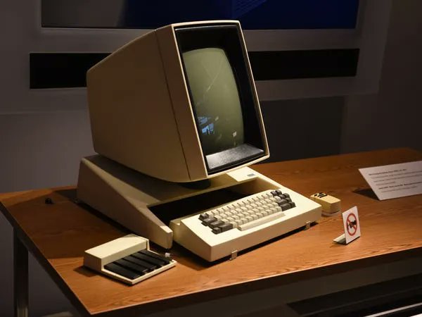 TechGeniusHQ's tweet photo. 💡 Did you know? The first computer was the size of a room! Dive into the evolution of computing with us. #TechFlashback 

https://t.co/M3LpbWtI5J https://t.co/FL5nrlS56g