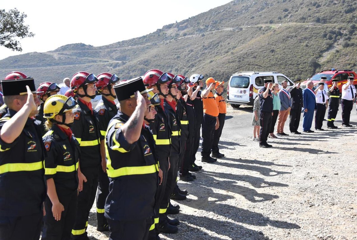 riisc_1's tweet image. [#InMemoriam🇫🇷] Hommage rendu au sapeur-sauveteur Xavier Lacrique, au sapeur-sauveteur de 1re classe Gaël Cousseau et au caporal David Oillic morts en service dans les Pyrénées-Orientales, le 11 août 1987 et le 12 août 2000. Leur sacrifice nous oblige. 📸: @SDIS66 et #UIISC1.