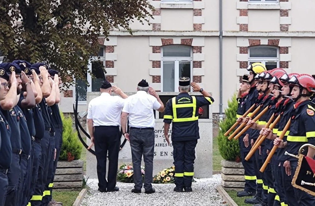 riisc_1's tweet image. [#InMemoriam🇫🇷] Hommage rendu au sapeur-sauveteur Xavier Lacrique, au sapeur-sauveteur de 1re classe Gaël Cousseau et au caporal David Oillic morts en service dans les Pyrénées-Orientales, le 11 août 1987 et le 12 août 2000. Leur sacrifice nous oblige. 📸: @SDIS66 et #UIISC1.