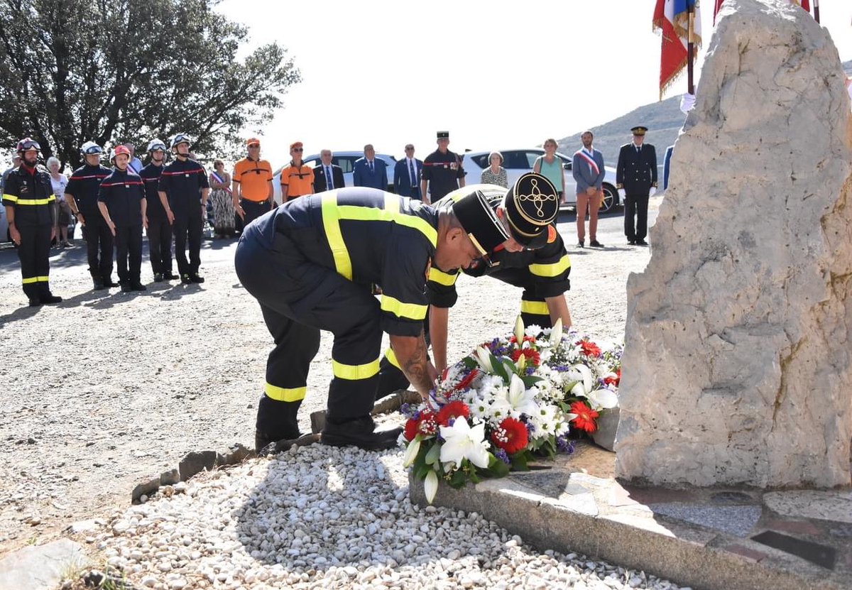 riisc_1's tweet image. [#InMemoriam🇫🇷] Hommage rendu au sapeur-sauveteur Xavier Lacrique, au sapeur-sauveteur de 1re classe Gaël Cousseau et au caporal David Oillic morts en service dans les Pyrénées-Orientales, le 11 août 1987 et le 12 août 2000. Leur sacrifice nous oblige. 📸: @SDIS66 et #UIISC1.