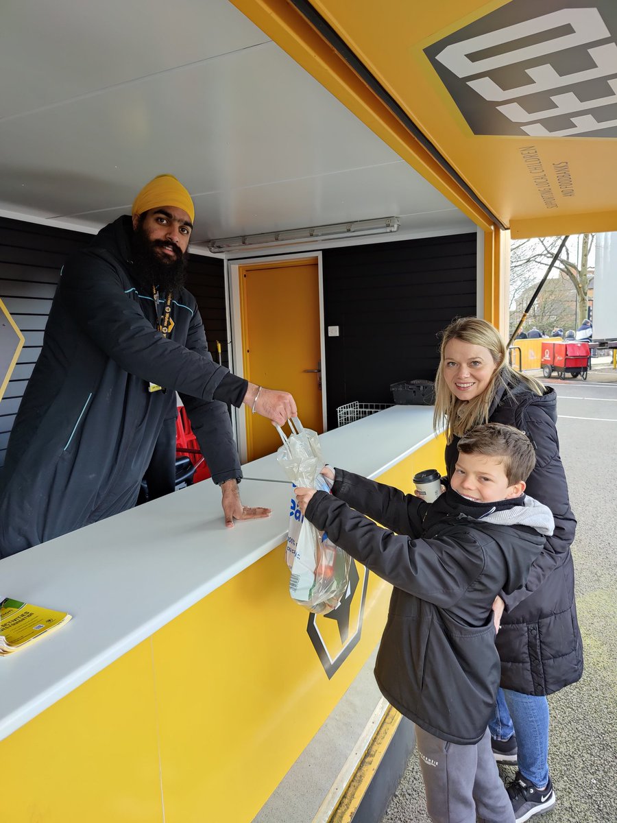 wwfcfoundation's tweet photo. 🚨 For fans attending tomorrow's @premierleague fixture with Brighton, a reminder that food donations can be dropped at the #FeedOurPack kiosk on the Fan Park from 12:00 - 14:45.
🍽️📦 @Wolves https://t.co/OOFdXdZilZ