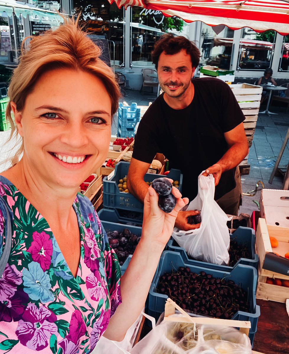 Was ich am #Sommer liebe? Dass auch mal wieder Zeit ist für einen Einkauf auf dem #Wochenmarkt und ein Schwätzchen mit unseren regionalen #Landwirten. Schönes #Wochenende!