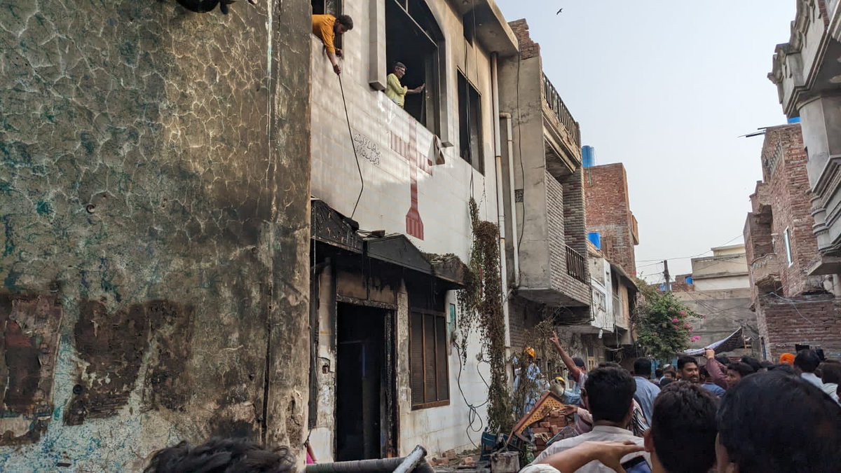 AWPPunjab's tweet photo. The houses have been severely damaged, people have lost their entire lives savings as well as belongings. 
Some said the destruction has pushed them decades back in their lives. We demand state to compensate for their losses. #Jaraanwala https://t.co/y77B81wtyo