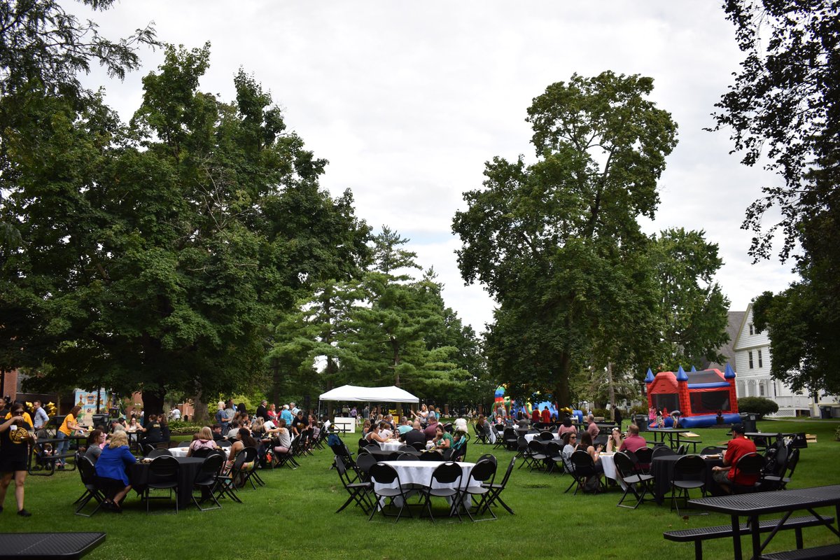 Great to be at the @CollegeofStRose for their 2nd annual Educator Appreciation Celebration. There was a BBQ, music, a raffle & more. Thank you to the educators that show up day-in & day-out to equip students with the knowledge they need for the future!