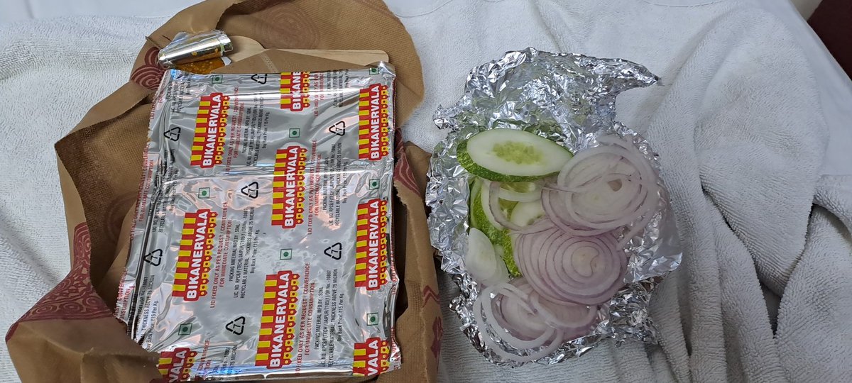 param1980's tweet photo. Salad without Tomato ,can anyone expect ,Wah Bikaner https://t.co/eRppeY1sV7