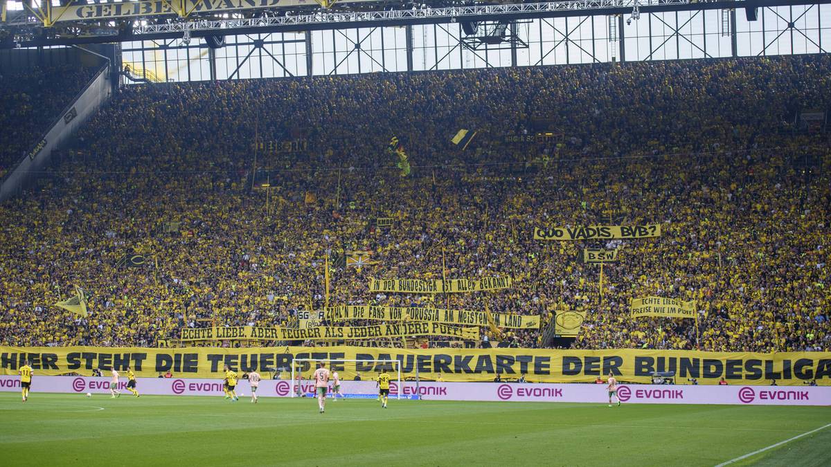 3emeMiTemps's tweet photo. La Bundesliga reprend ce soir !
C'est donc le moment de faire un bilan du nombre d'abonnements par club et du prix des places ⬇️

🥇Dortmund : 55 000 abonnements (🏟️capacité stade 81 365)
🥈Bayern : 38 000 abonnements (🏟️ 75 024)
🥉Frankfurt : 35 000 abonnements (🏟️ 58 000) https://t.co/tngLlQIsGA