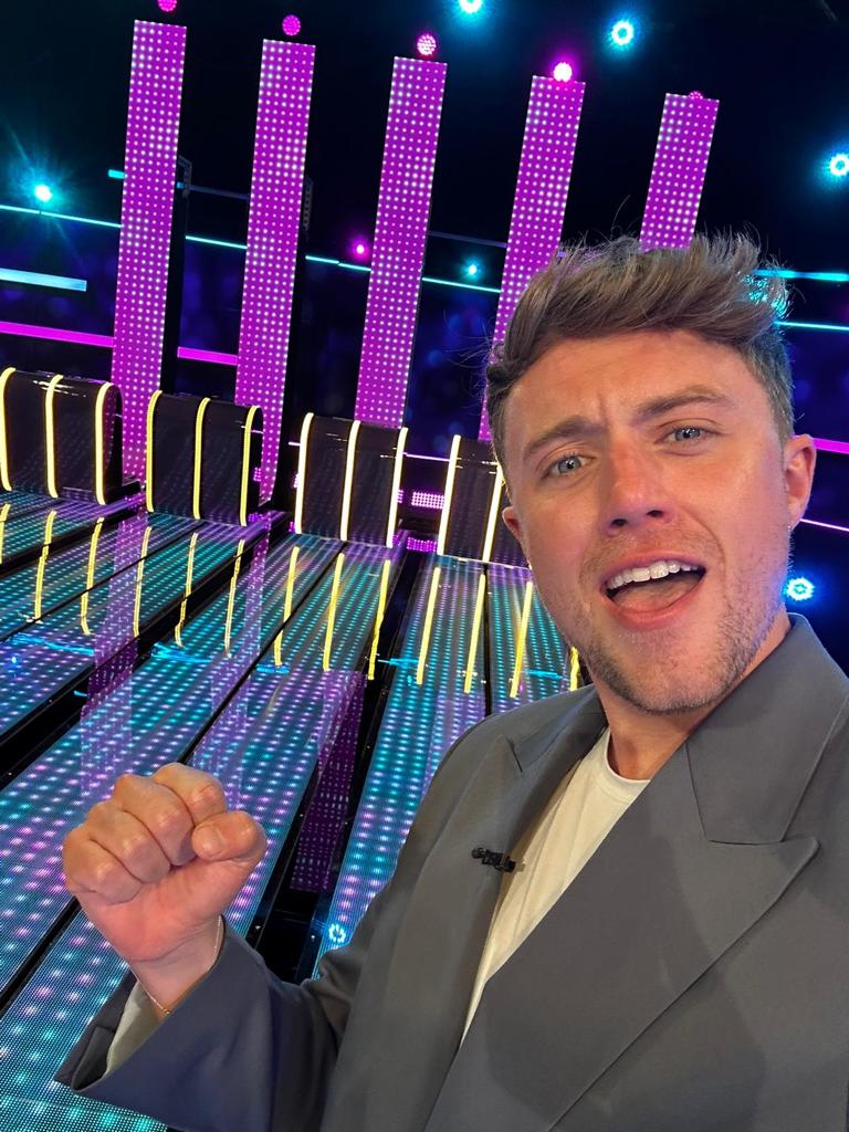 The Finish Line (@finishlinebbc) on Twitter photo Podiums at the ready! Get set, race, win! 🏁 The Finish Line starts Monday 21st August at 16:30 pm!
<a href="/romankemp/">Roman Kemp</a> <a href="/RealSarahGreene/">Sarah Greene</a> #TheFinishLine #BBC Podiums at the ready! Get set, race, win! 🏁 The Finish Line starts Monday 21st August at 16:30 pm!
<a href="/romankemp/">Roman Kemp</a> <a href="/RealSarahGreene/">Sarah Greene</a> #TheFinishLine #BBC