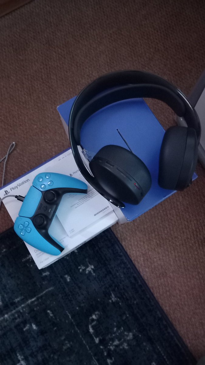GamerOnPS5's tweet photo. This is really nice way to game 💙🎮🎧
#PlayStation
#Dualsense
#Pulse3dheadset https://t.co/lky4Q5Ymil