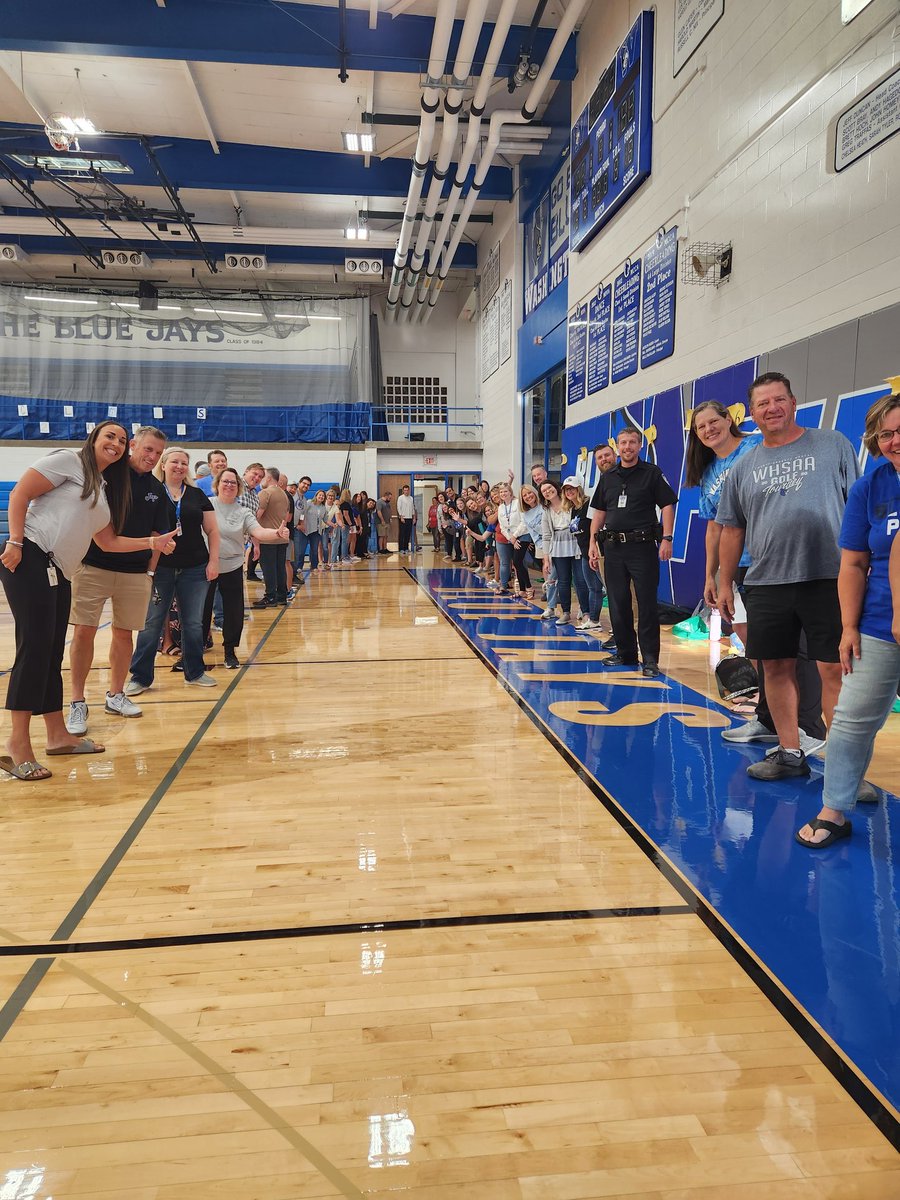 DrTurner_WHS's tweet photo. Shout out to our @gowhsbluejays teaching staff for coming out to welcome our incoming 9th grade students this morning! Thank you to our awesome Link Crew leaders for coming in this morning, too! #BlueJayPRIDE https://t.co/lQSjMOOgvy