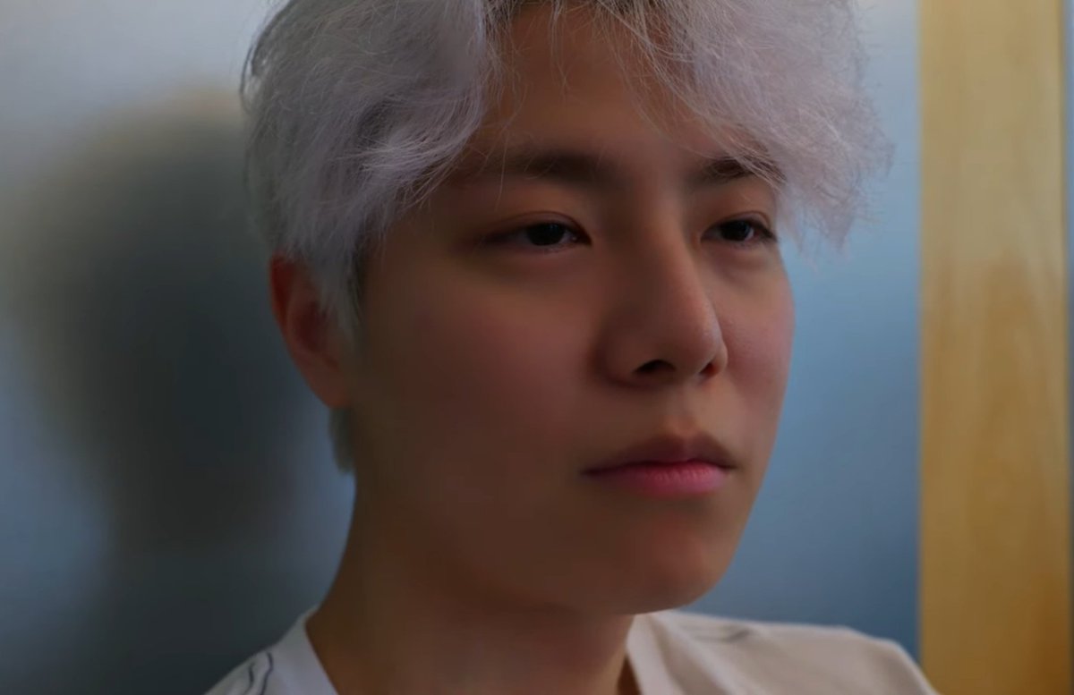 project4therose's tweet photo. Asian Blackroses after checking the shipping fee for 3 albums: https://t.co/HS3FL0YD3z