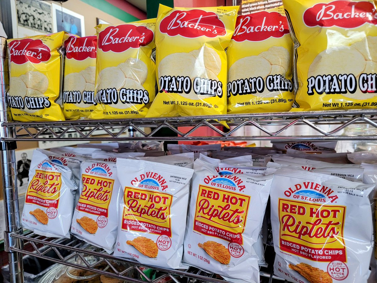 joefassi_stl's tweet photo. Sometimes, you're in the mood for classic potato chips, and sometimes you're in the mood to spice things up with @OldViennaLLC #RedHotRiplets.
β¬οΈ
What pairs best with your #JoeFassiSandwich? https://t.co/dqfxWJhr8l
