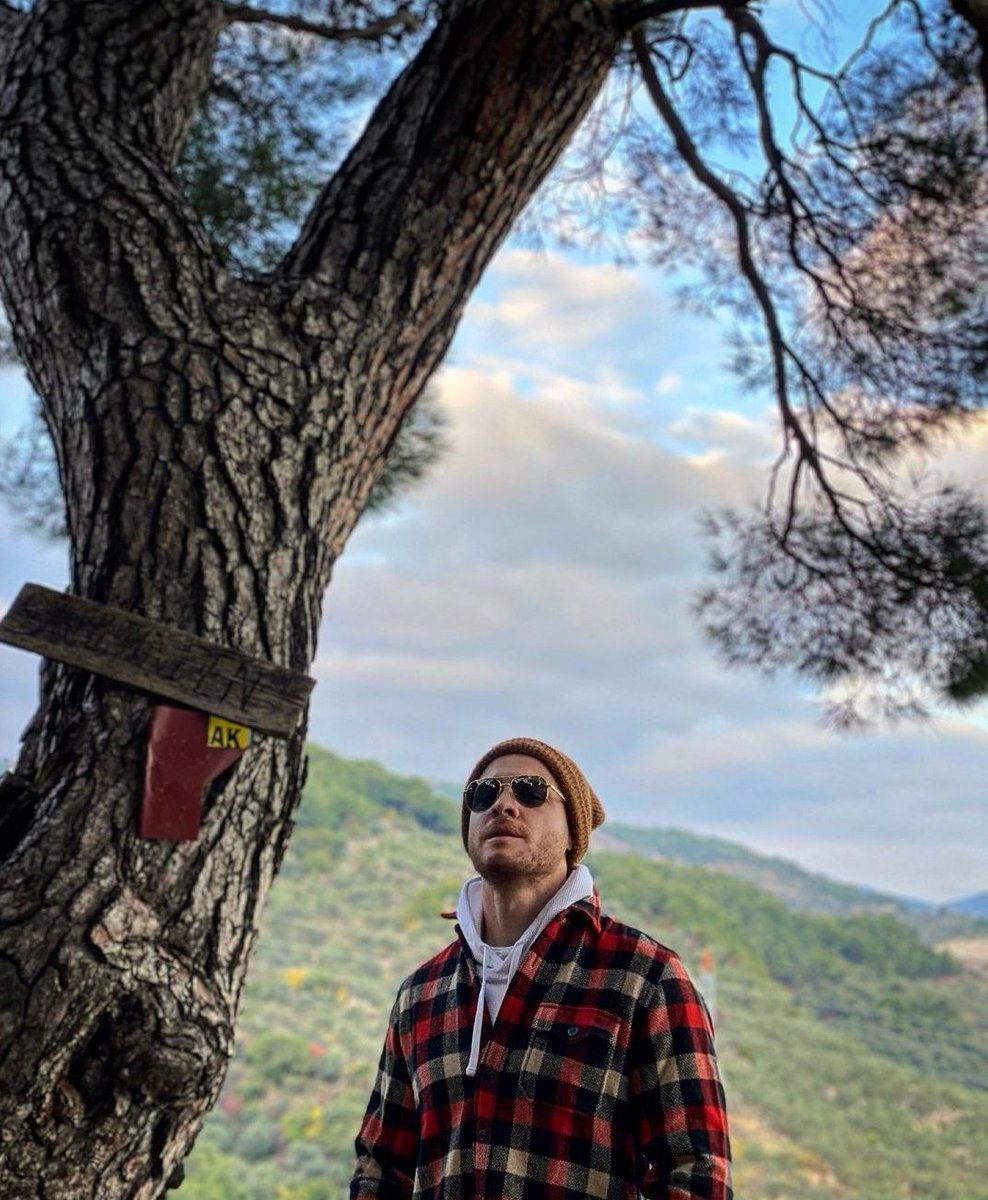hankernora's tweet photo. You are very strong, I know that you are not in the best condition right now, but everything passes, this fatigue will pass, everything will be fine, you just have to rest. My heart knows you very well. You can be the best I love you @KeremBursin 
#KeremBürsin https://t.co/rC6l4sJKGP