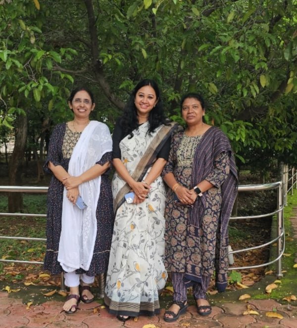 Pdmini_IAS's tweet photo. With Batchmate 💕
#IAS2016 Chhattisgarh state https://t.co/ZN4N0f2zcx