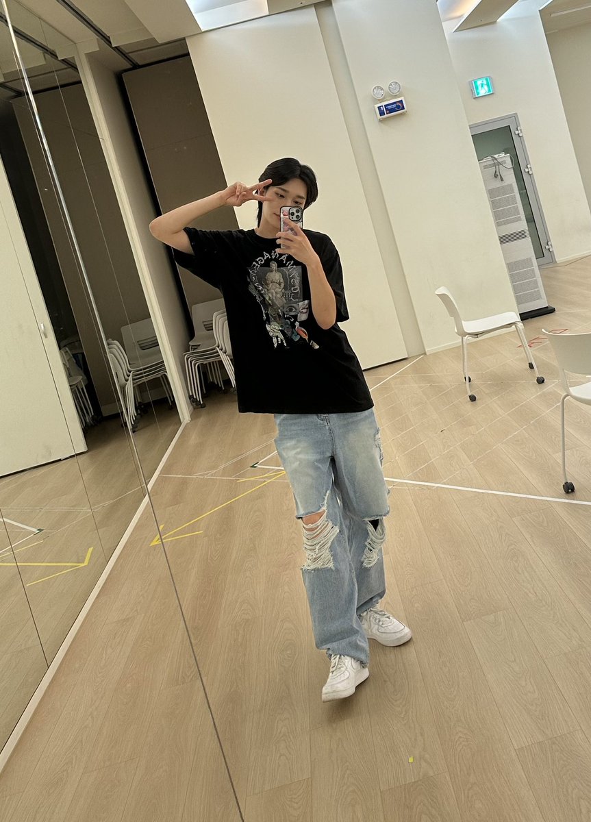 P1H_members's tweet photo. 오늘 하루 끝!!🔥🔥

#P1Harmony #THEO https://t.co/eo2rD1ZLLa