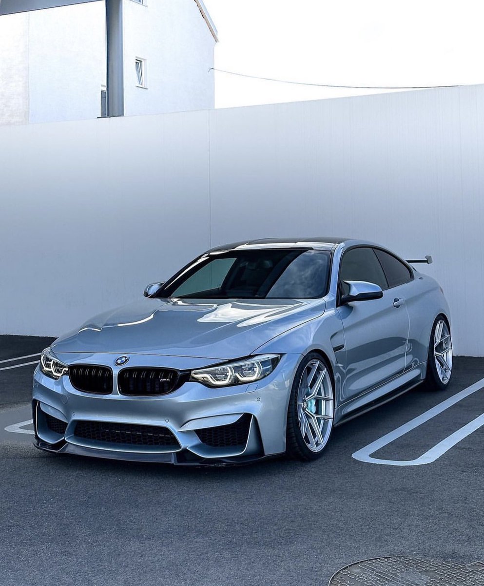 LuxuryCars365's tweet photo. BMW M4 🥶 https://t.co/bfY8ghwXs2