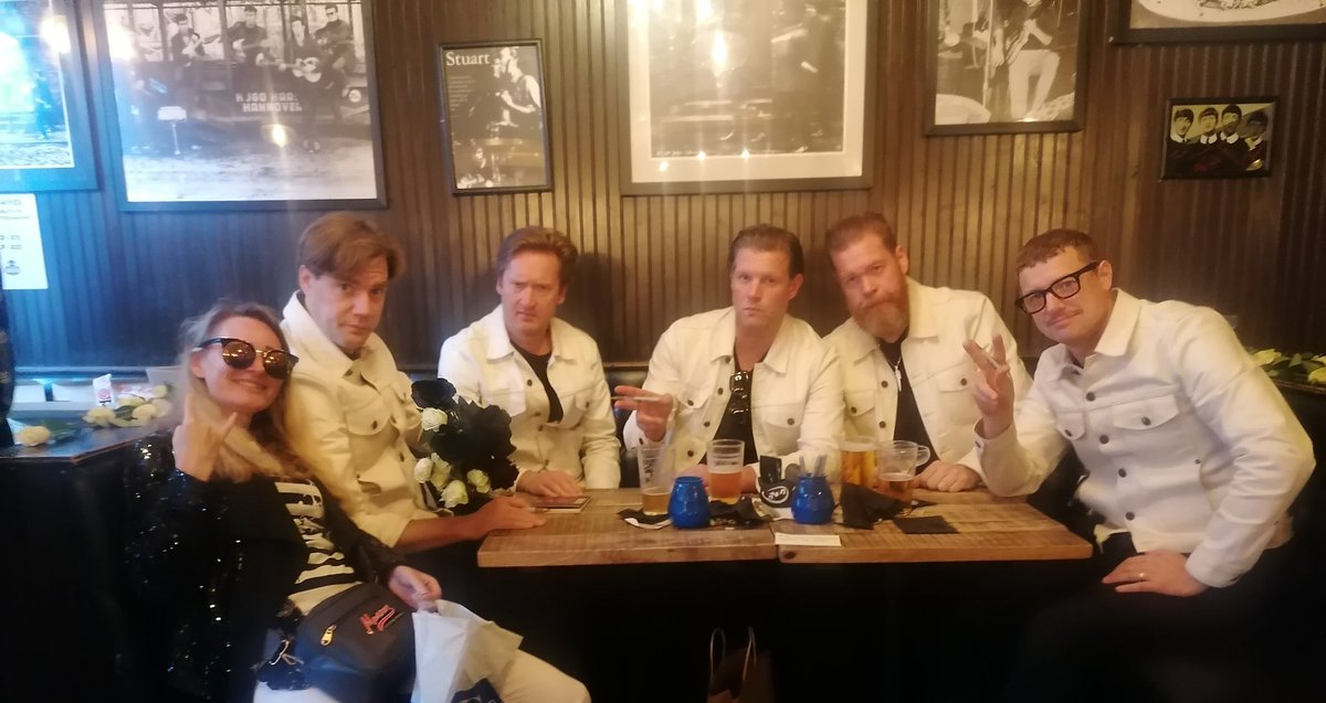 ladymuse1st's tweet photo. @TheHives So guys we finally meet in Liverpool @thejacclub and I'm asked if I requested a phone number on my CD 😲😆 No I did not but I did ask for this #KeepBuzzin 🐝🐝🐝🐝🐝 and it was also a pleasure to meet @SkyValleyHQ What a Week C U on Tour in #24 Tick Tick Tick Boom
💣💥 https://t.co/GNrYtdFSLU
