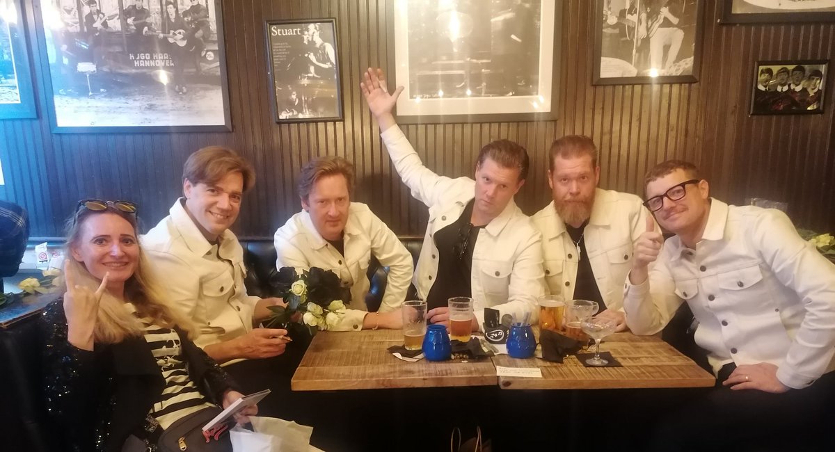 ladymuse1st's tweet photo. @TheHives So guys we finally meet in Liverpool @thejacclub and I'm asked if I requested a phone number on my CD 😲😆 No I did not but I did ask for this #KeepBuzzin 🐝🐝🐝🐝🐝 and it was also a pleasure to meet @SkyValleyHQ What a Week C U on Tour in #24 Tick Tick Tick Boom
💣💥 https://t.co/GNrYtdFSLU