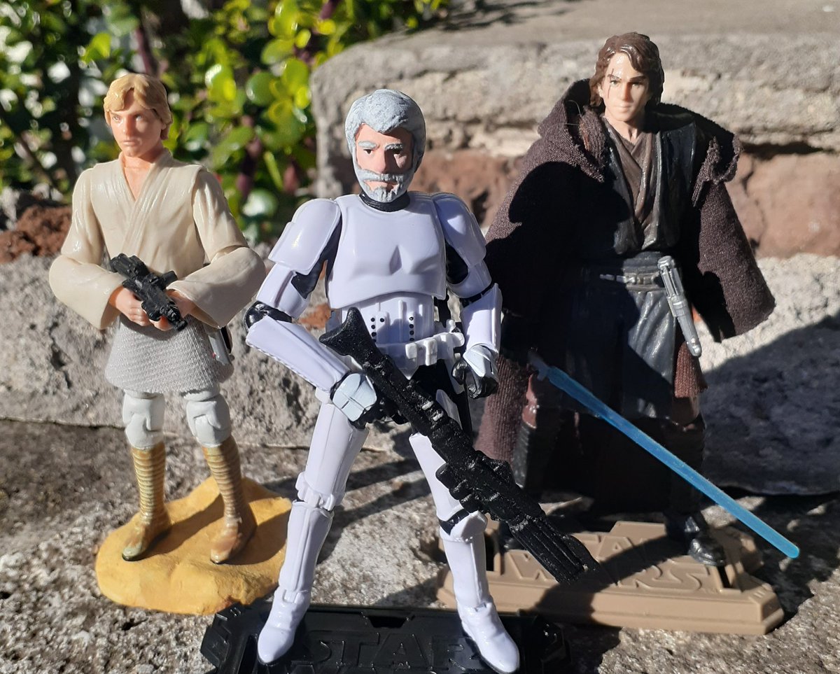 KiwiyKiwi's tweet photo. Buenas Tardes: Aquí un Custom Flash pero que se logro de George Lucas en traje de Stormtrooper, así es el Padre de "Una Galaxia muy, Muy lejana" inspirandome en figuras anteriores 💥🌌
Que tengan buen Día
#StarWars #Georgelucas #starwarscustoms #customactionfigures https://t.co/UhRZOHUz6d