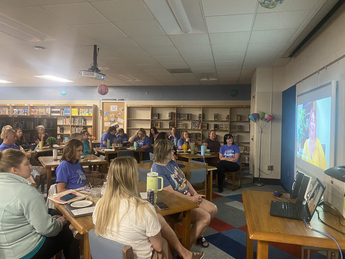 RQSFleetridge's tweet photo. Welcome back, RQS Staff! #RQSConvocation #RQSRayofHope https://t.co/FQxfZmjg7v