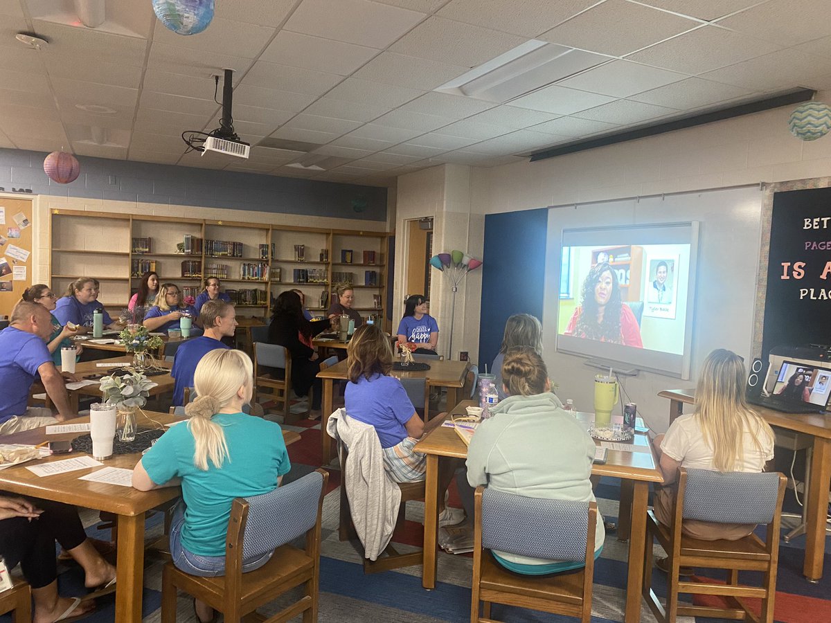RQSFleetridge's tweet photo. Welcome back, RQS Staff! #RQSConvocation #RQSRayofHope https://t.co/FQxfZmjg7v