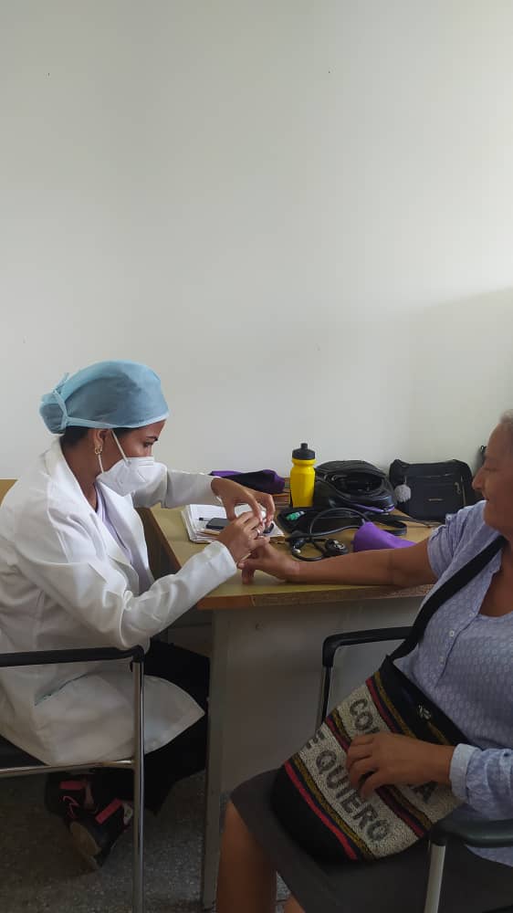 Hoy se cumplen 15 años de la creación del Programa Buen Vivir para el Pie Diabético, con el objetivo salvar las extremidades inferiores de los pacientes. #CubaPorLaVida #CubaCoopera #MujeresEnRevolución @RomanYelina @CubCooperaVeGua