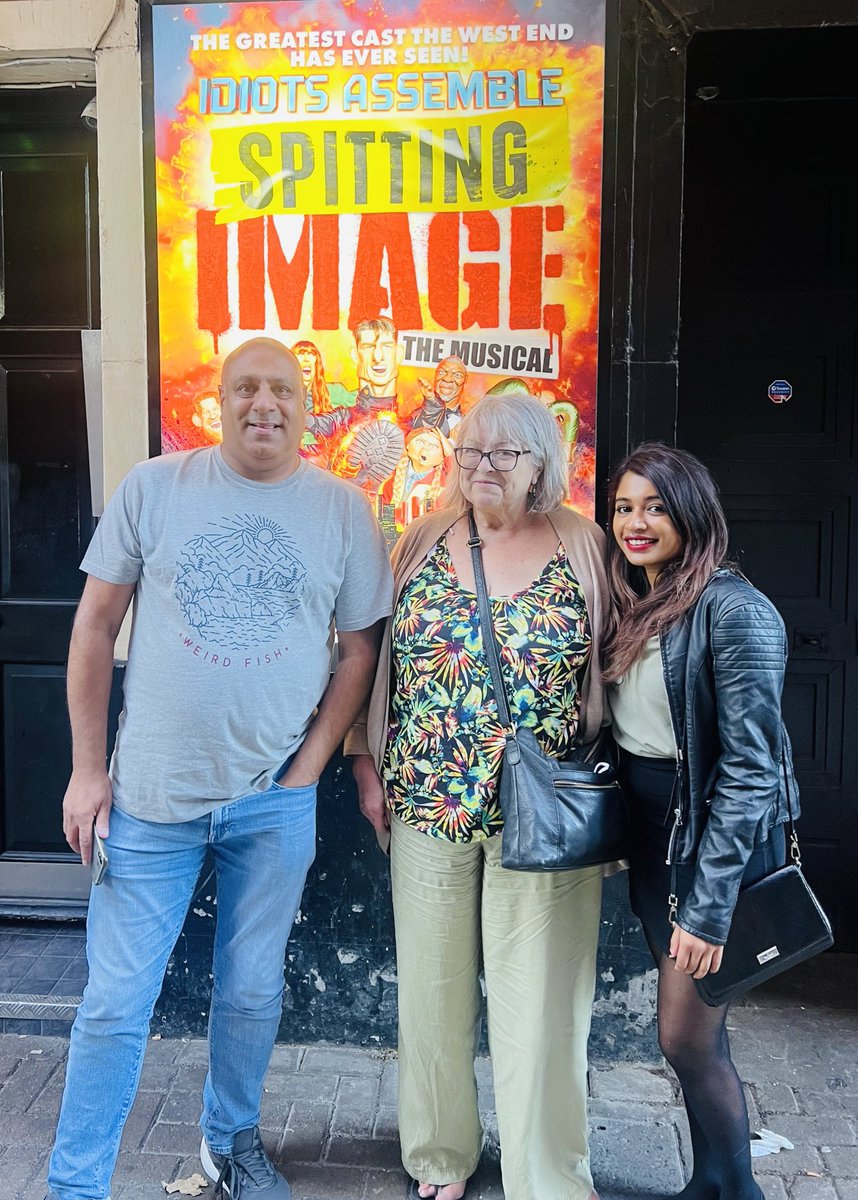 I laughed, I cried! 😂 Fabulous evening yesterday watching @SpittingImage The Musical! 🎶 And great company too! @londonworker @martinangus @Leila4Norbury