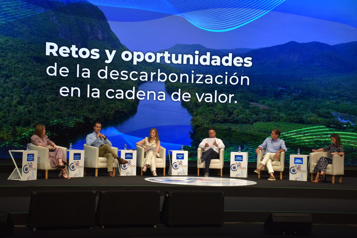 Los retos y oportunidades de la descarbonización en la cadena de valor, el tema del panel que modera en este momento <a href="/mafsul/">María Fernanda Suárez L.</a> en el #CECANDI.
#SostenibilidadANDI